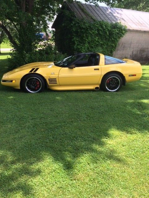 1992 Yellow Chevrolet Corvette Coupe