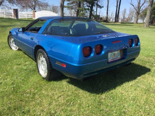 1992 Blue Chevrolet Corvette Coupe