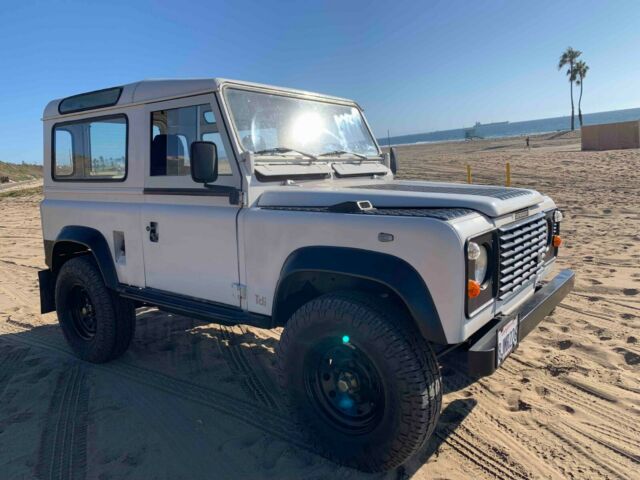 1992 White Land Rover Defender SUV