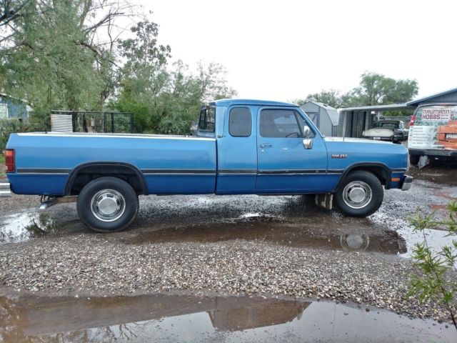 1992 Blue Dodge D250 Extended Cab Pickup