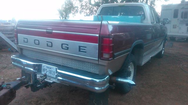 1992 tan/burgandy Dodge Other lwb