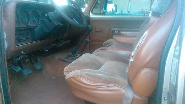 1992 tan/burgandy Dodge Other lwb