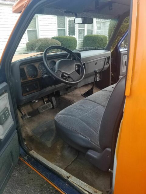 1992 Dodge Ram 1500 Standard Cab Pickup