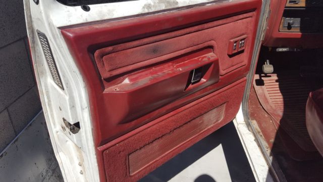 1992 White Dodge Ram 2500 Standard Cab Pickup