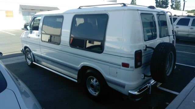 1992 White Dodge Ram 2500 Extended Passenger Van