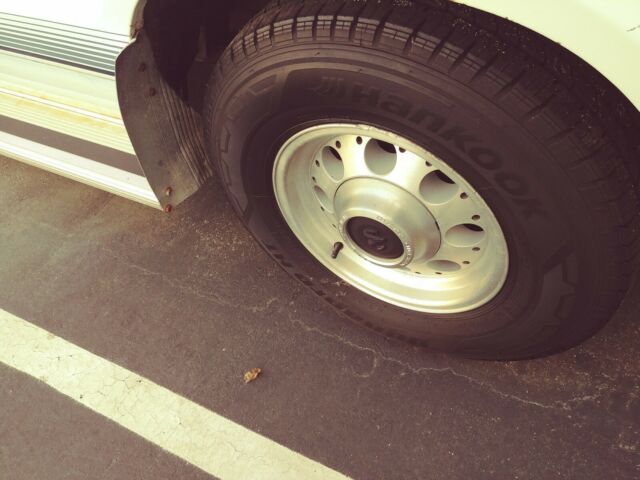 1992 White Dodge Ram 2500 Extended Passenger Van