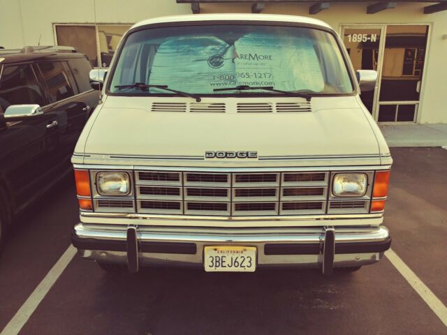 1992 White Dodge Ram 2500 Extended Passenger Van