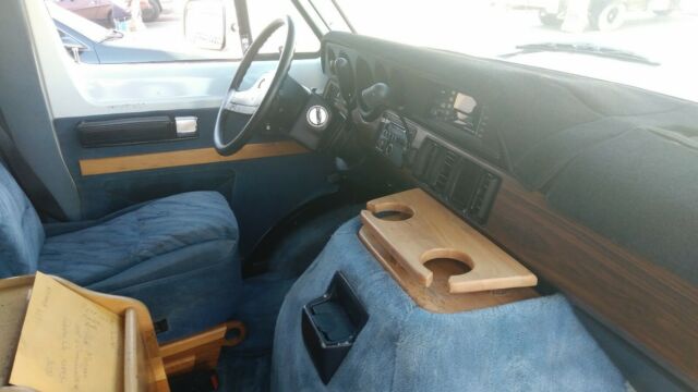 1992 White Dodge Ram 2500 Extended Passenger Van