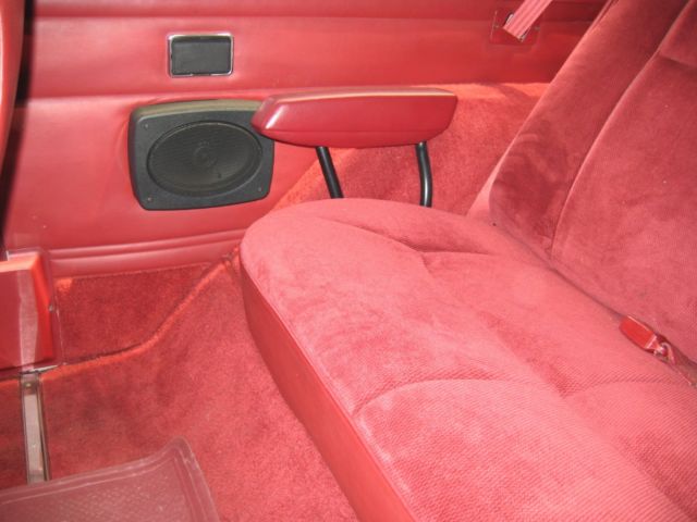 1992 White Dodge Ramcharger SUV