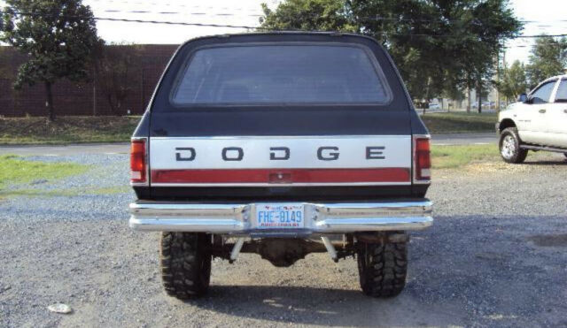 1992 White Dodge Ramcharger SUV