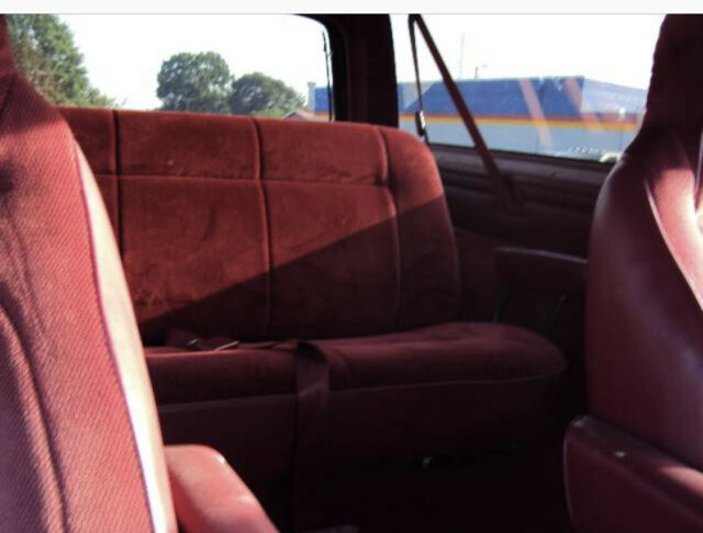 1992 White Dodge Ramcharger SUV