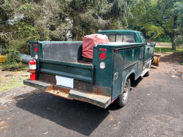 1991 Green Dodge Ram 2500 Service Utility body
