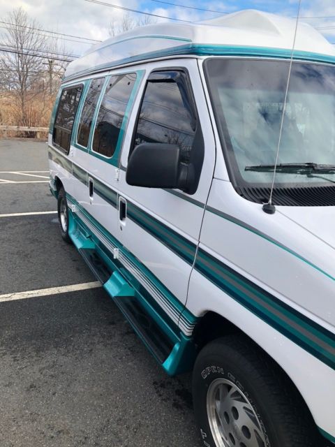 1992 white Ford E-Series Van Van Camper