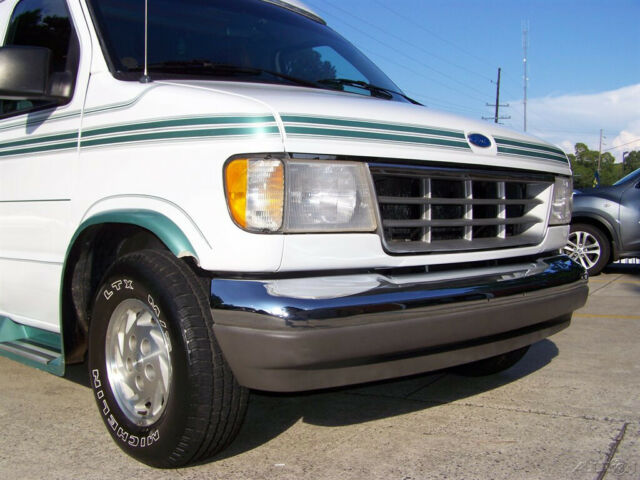 1992 White Ford E-Series Van Minivan/Van