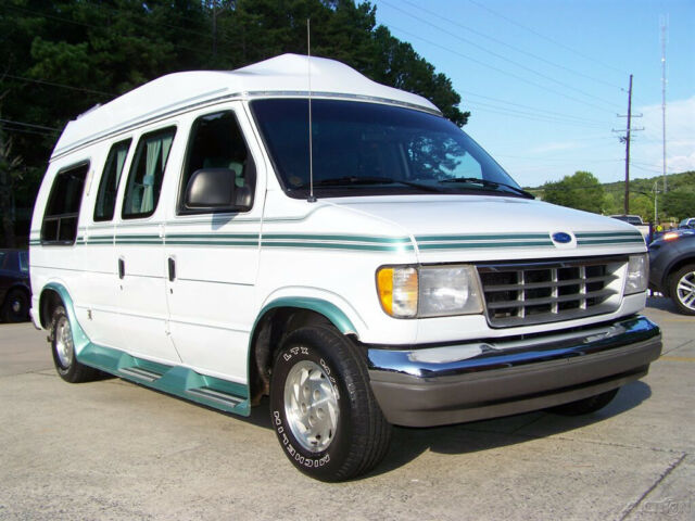 1992 White Ford E-Series Van Minivan/Van