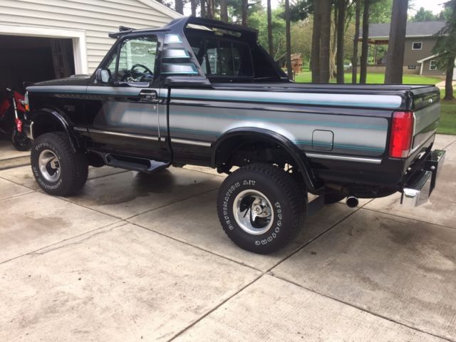 1992 Black Ford F-150 Standard Cab Pickup