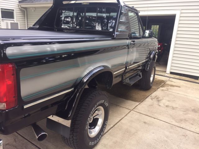 1992 Black Ford F-150 Standard Cab Pickup