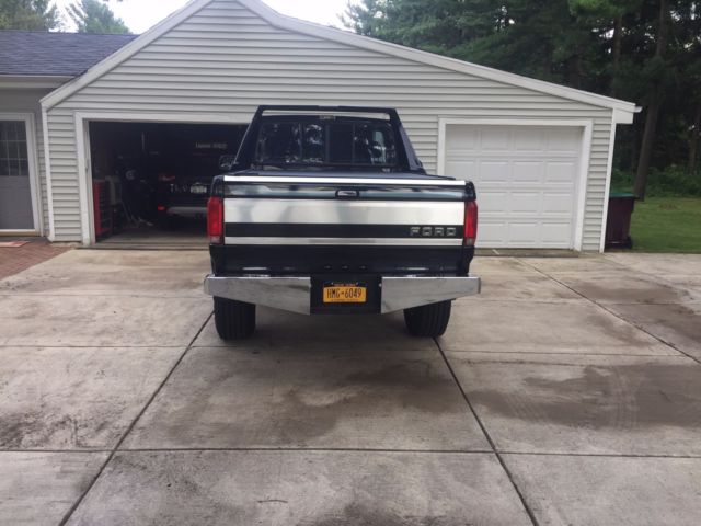 1992 Black Ford F-150 Standard Cab Pickup