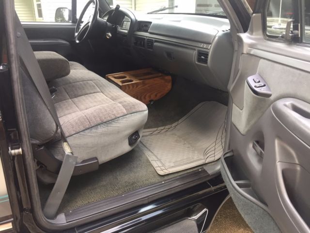 1992 Black Ford F-150 Standard Cab Pickup