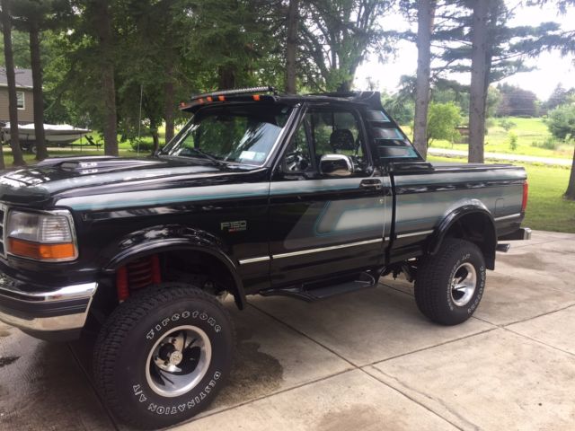 1992 Black Ford F-150 Standard Cab Pickup
