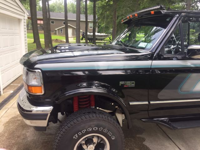 1992 Black Ford F-150 Standard Cab Pickup