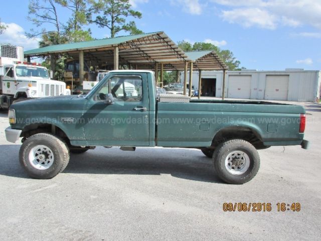 1992 Green Ford F-350 Standard Cab Pickup