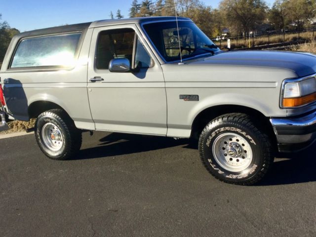 1992 Silver Ford Bronco SUV