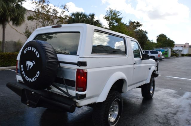 1992 White Ford Bronco