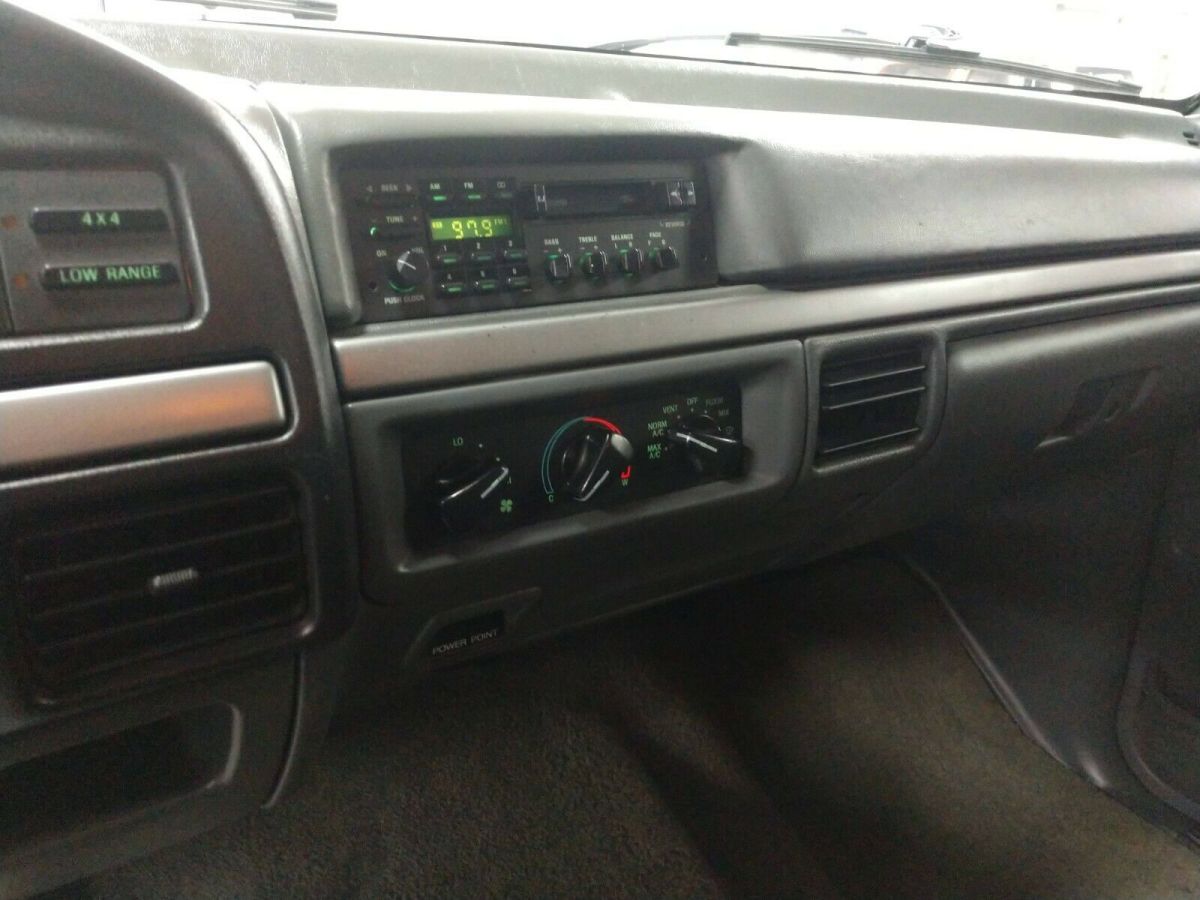 1992 Silver Ford Bronco SUV