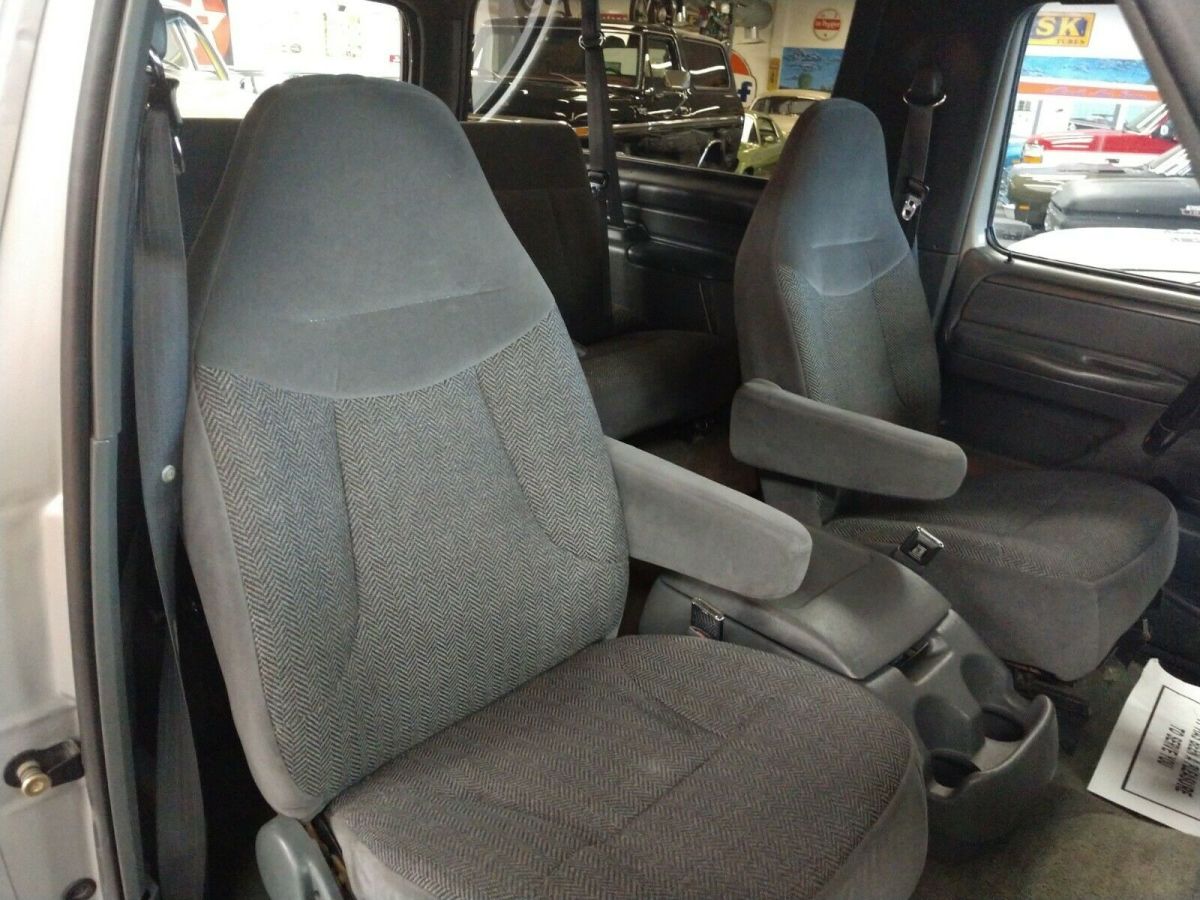 1992 Silver Ford Bronco SUV