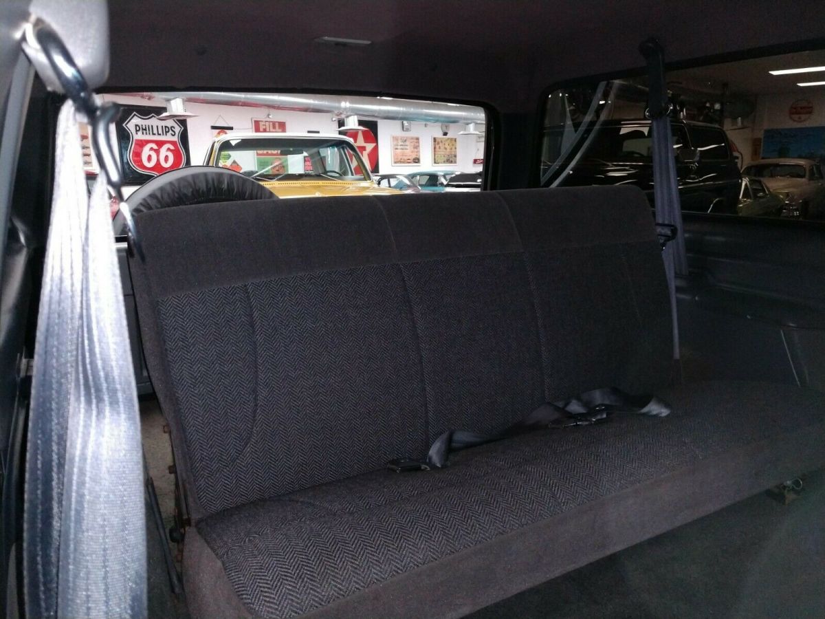 1992 Silver Ford Bronco SUV