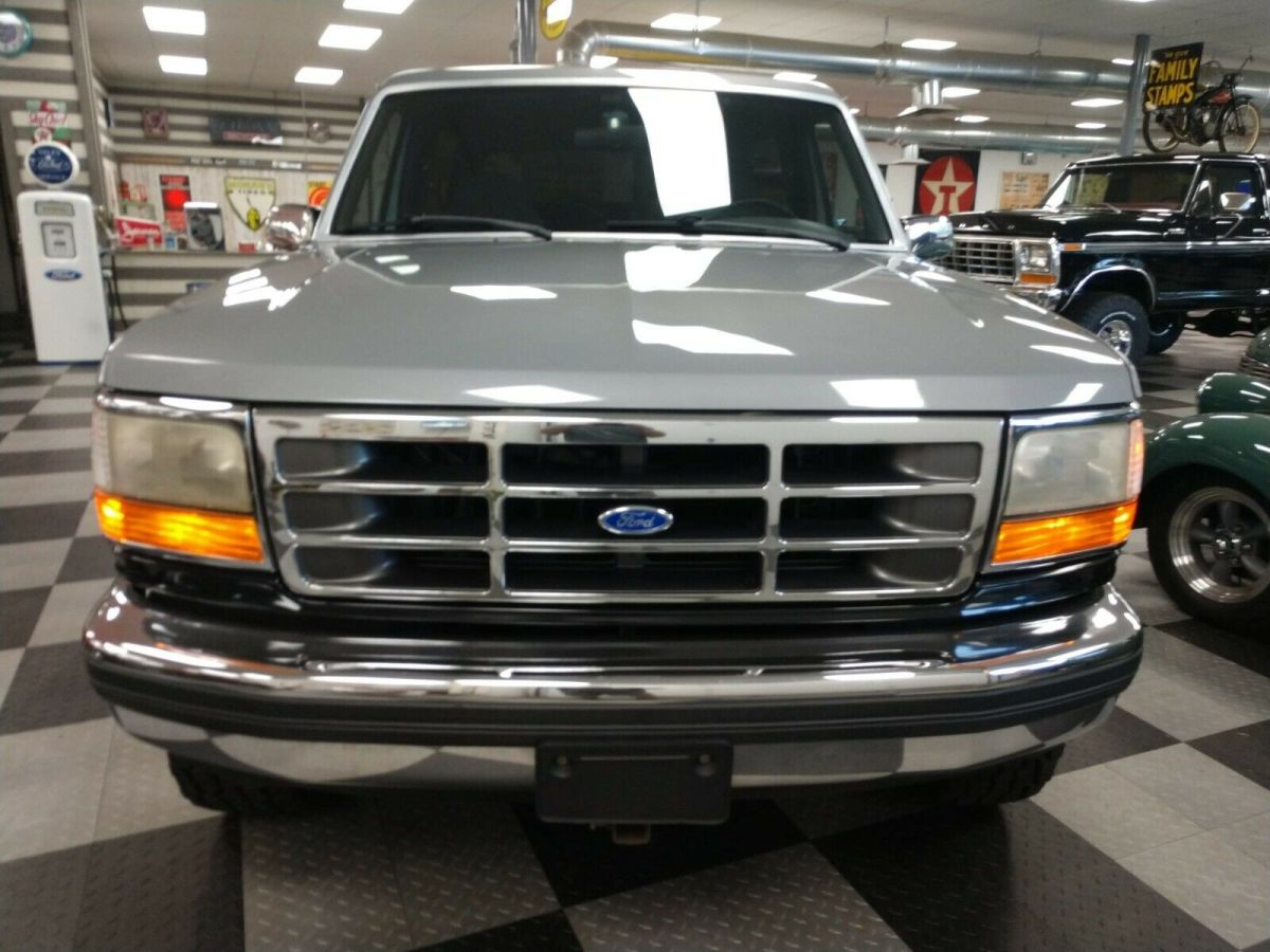 1992 Silver Ford Bronco SUV