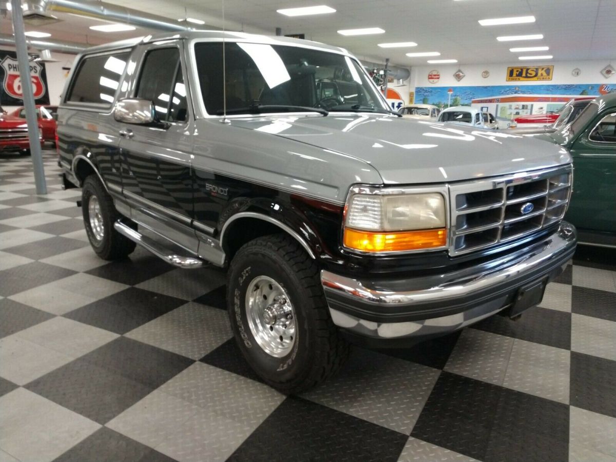1992 Silver Ford Bronco SUV