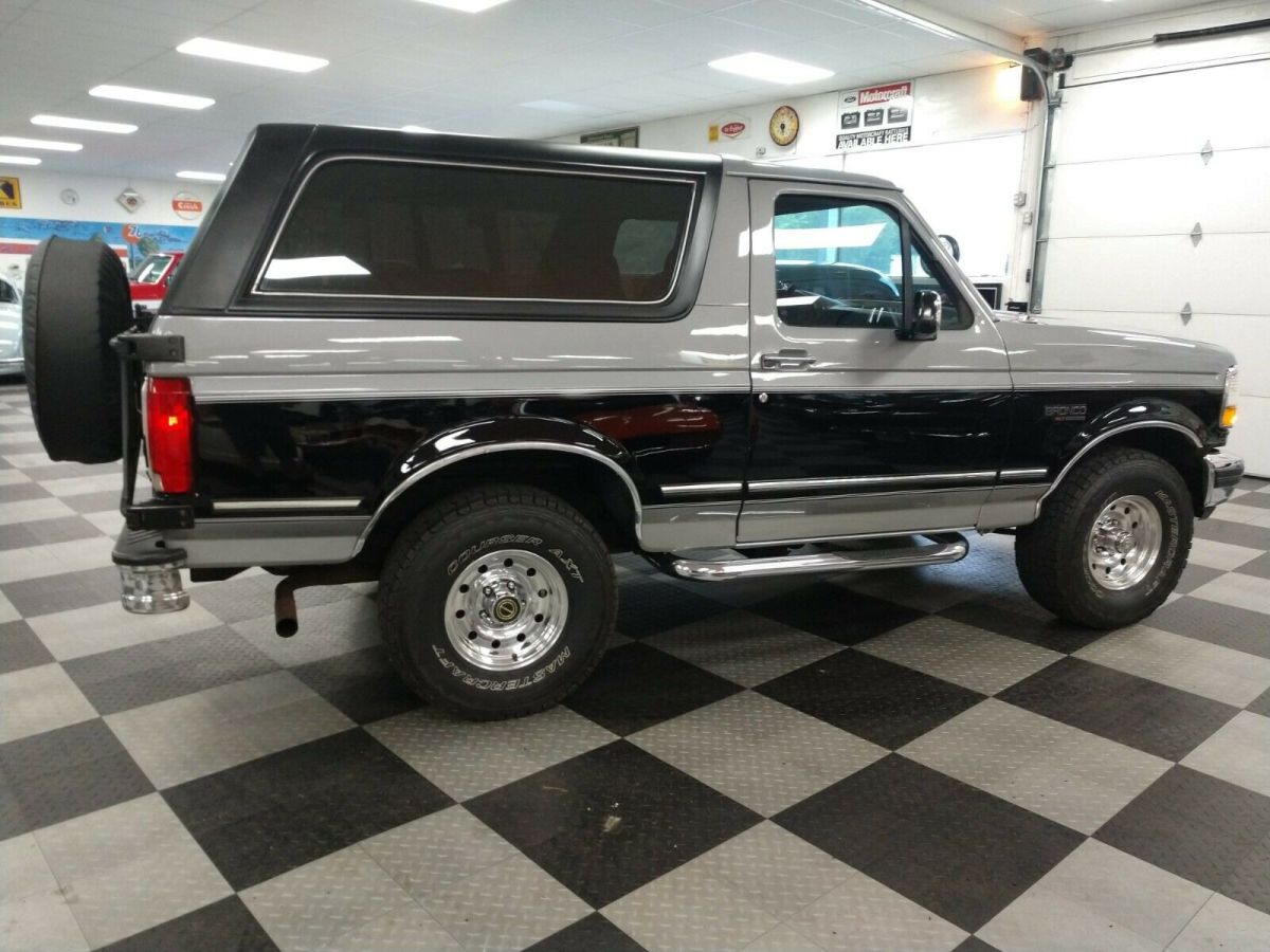 1992 Silver Ford Bronco SUV