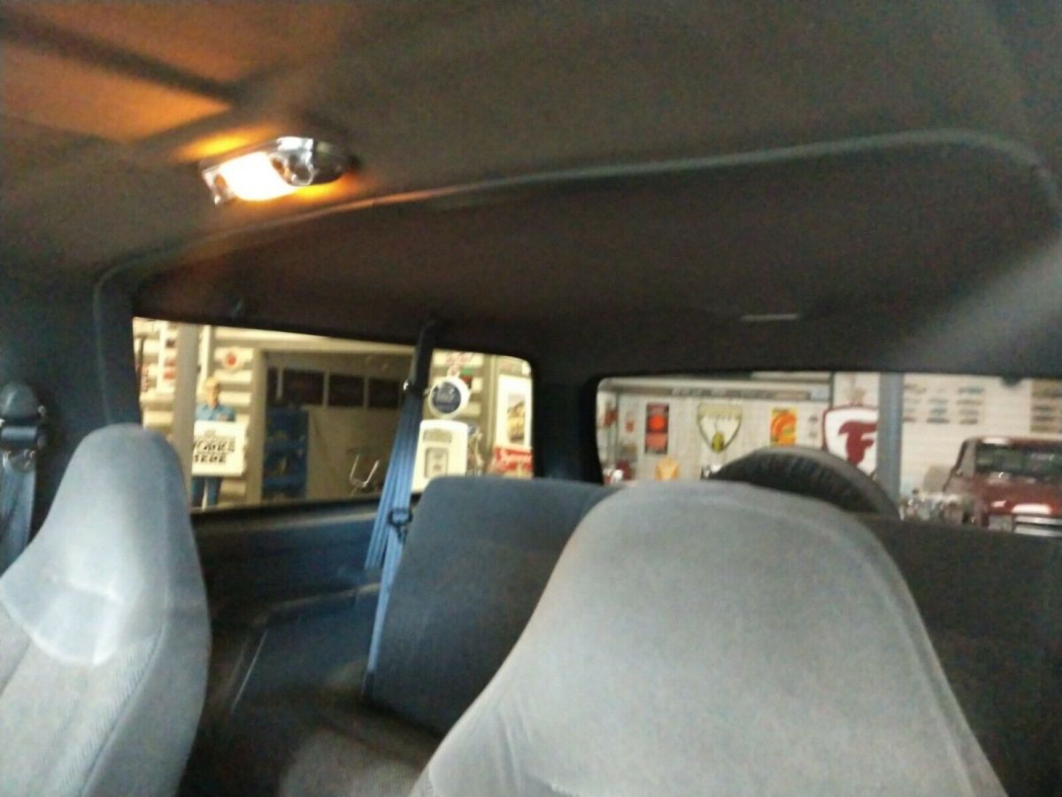 1992 Silver Ford Bronco SUV