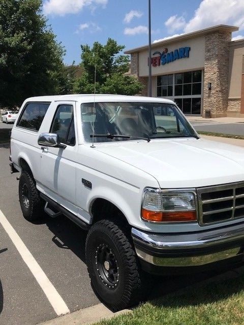 1992 White Ford Bronco SUV