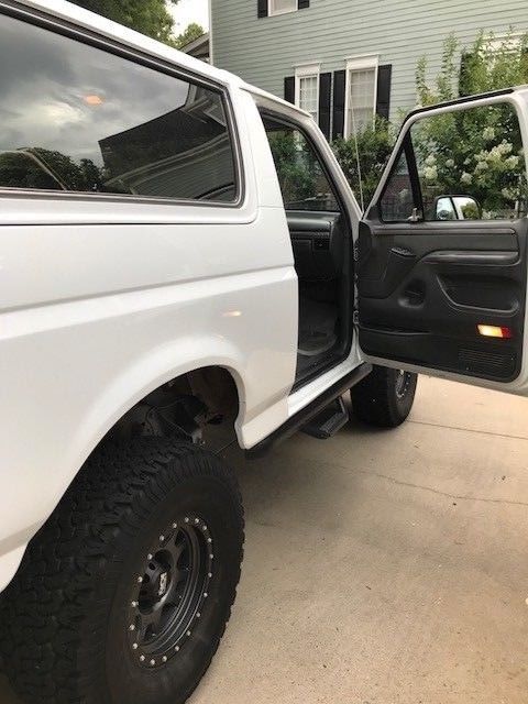 1992 White Ford Bronco SUV