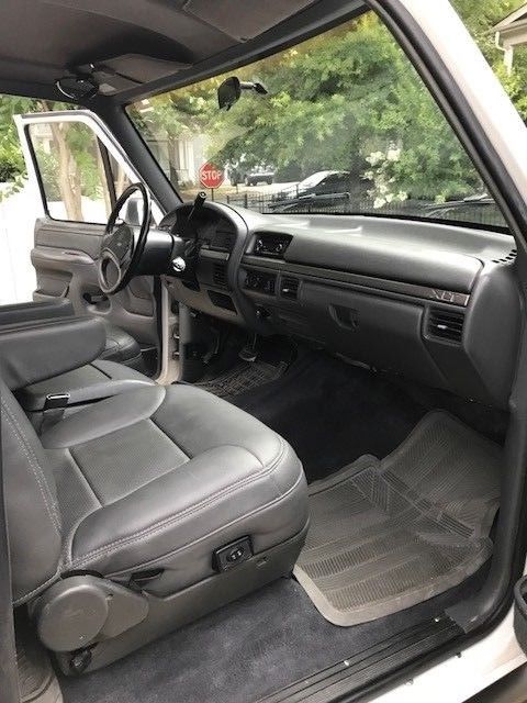 1992 White Ford Bronco SUV