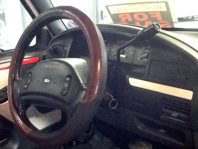 1992 White/Red Ford Bronco SUV