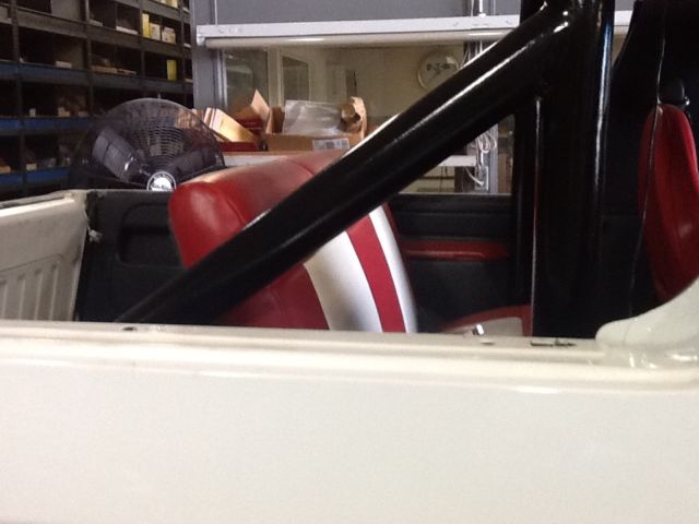 1992 White/Red Ford Bronco SUV