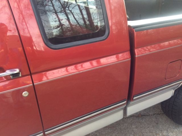 1992 Burgundy Ford F-150 Extended Cab Pickup