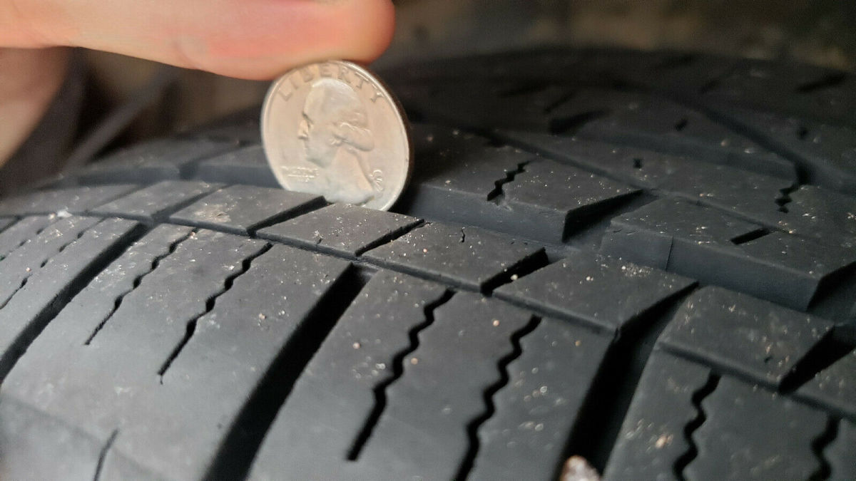 1992 White Ford F-150 Standard Cab Pickup