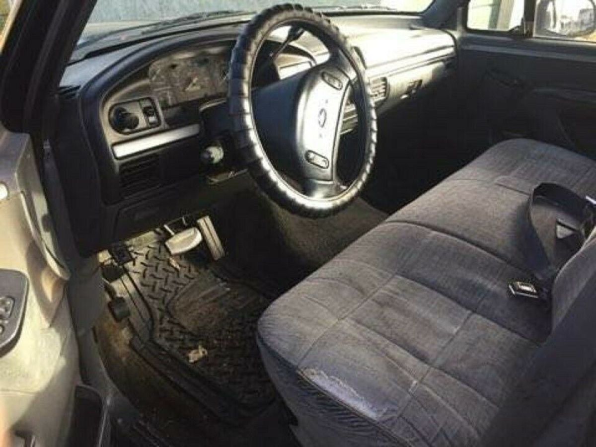 1992 Black Ford F-150 Standard Cab Pickup