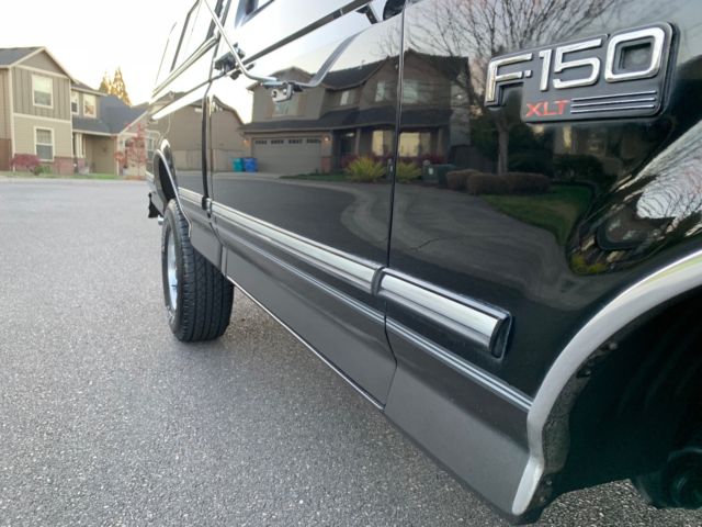 1992 Black Ford F-150 Standard Cab Pickup