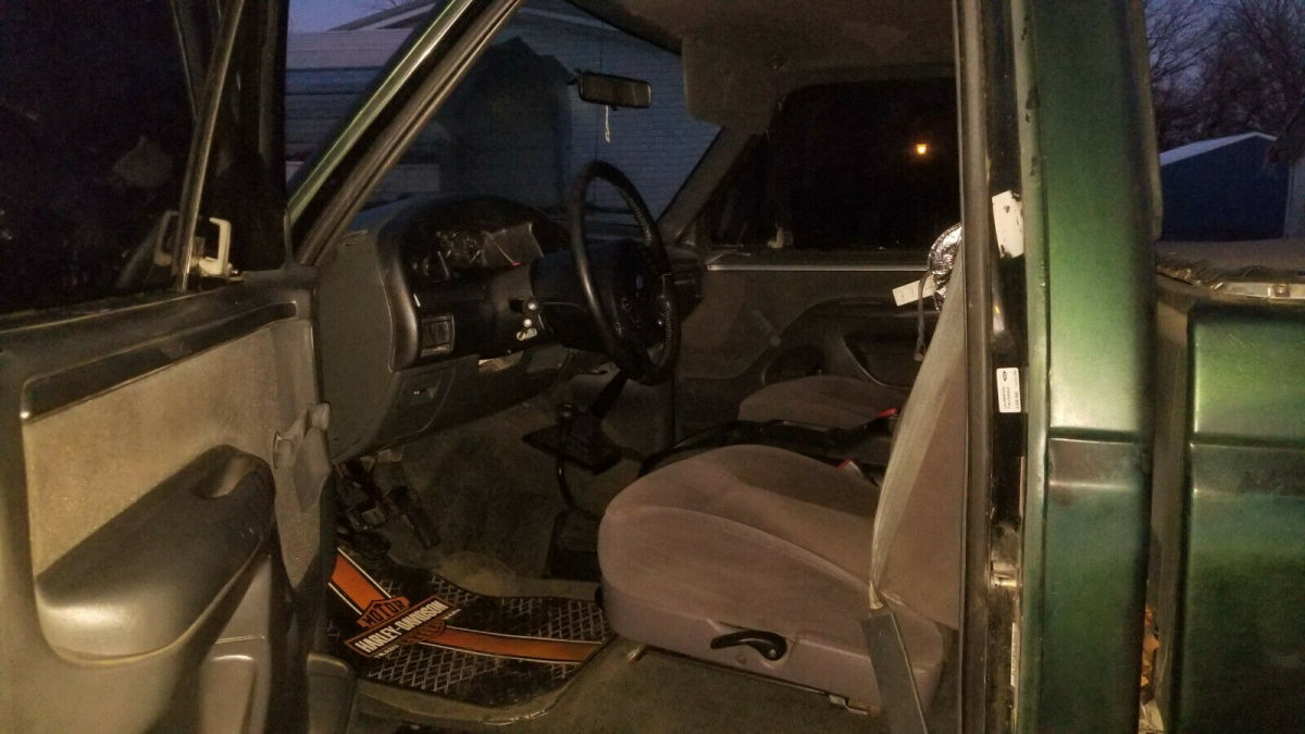 1992 Green Ford F-150 Standard Cab Pickup