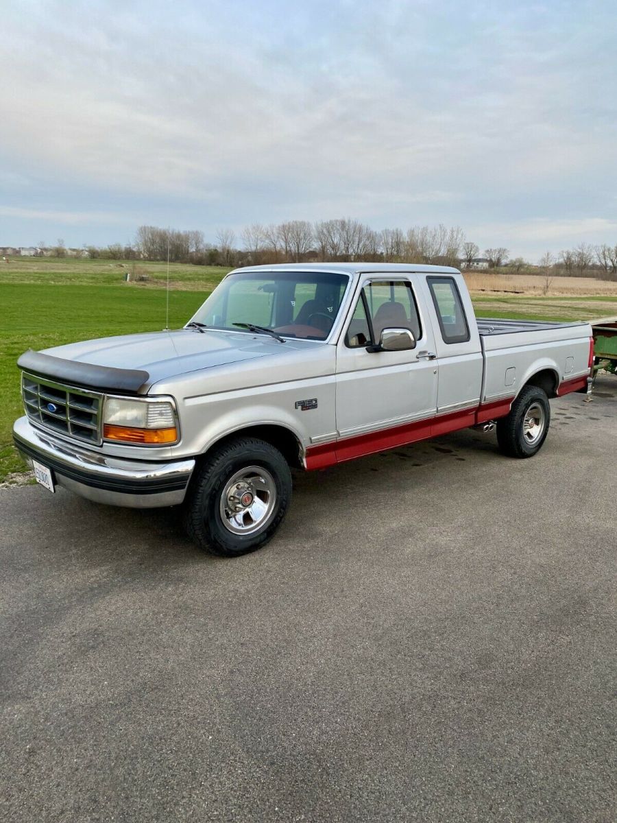 1992 Silver Ford F-150 Extended Cab Pickup