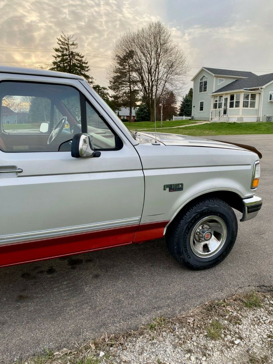 1992 Silver Ford F-150 Extended Cab Pickup