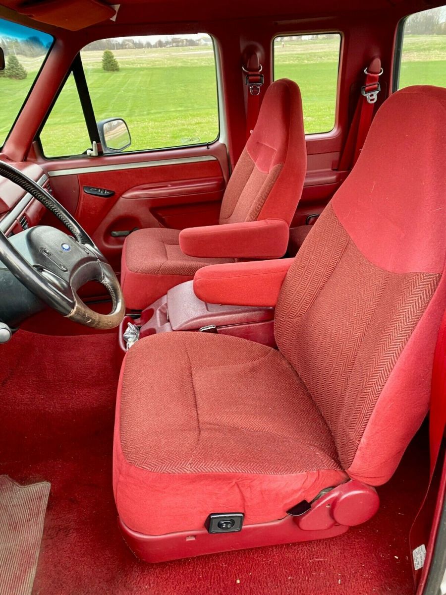 1992 Silver Ford F-150 Extended Cab Pickup