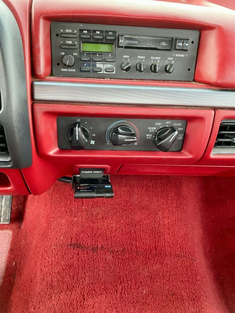 1992 Silver Ford F-150 Extended Cab Pickup