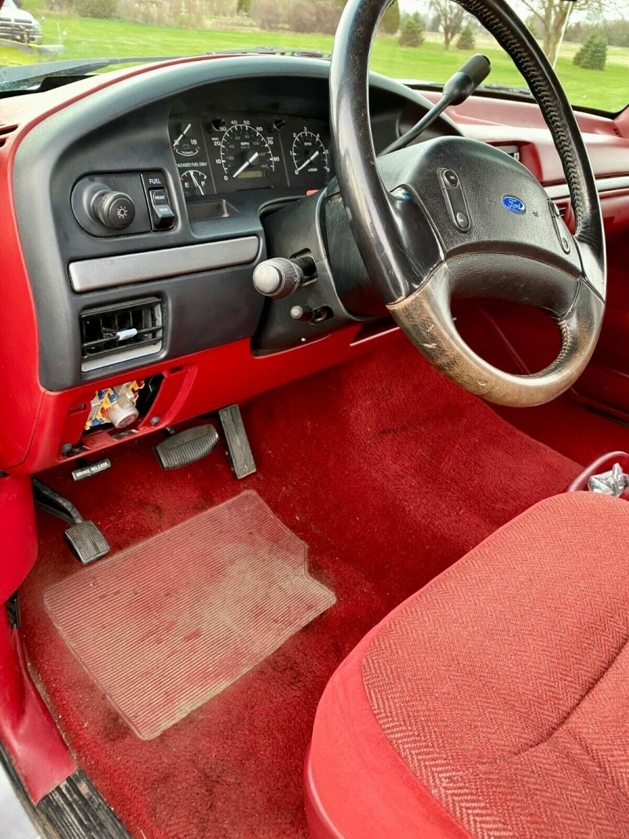 1992 Silver Ford F-150 Extended Cab Pickup